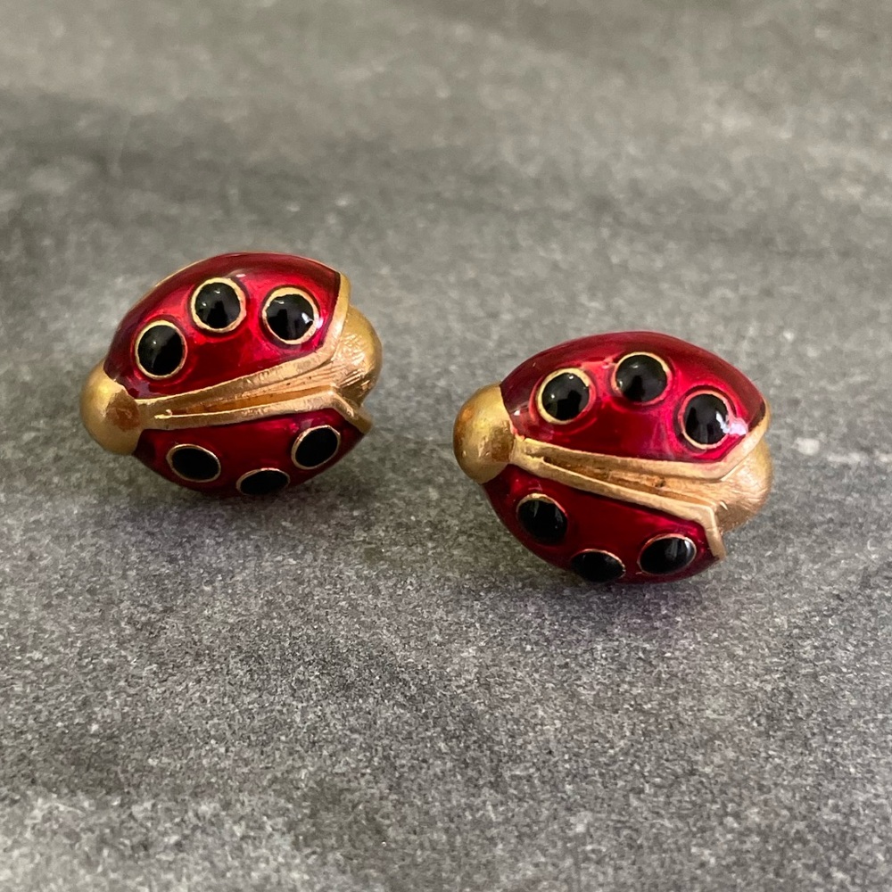 Vintage Avon Red Gold Ladybug Earrings - Picture 4 of 11